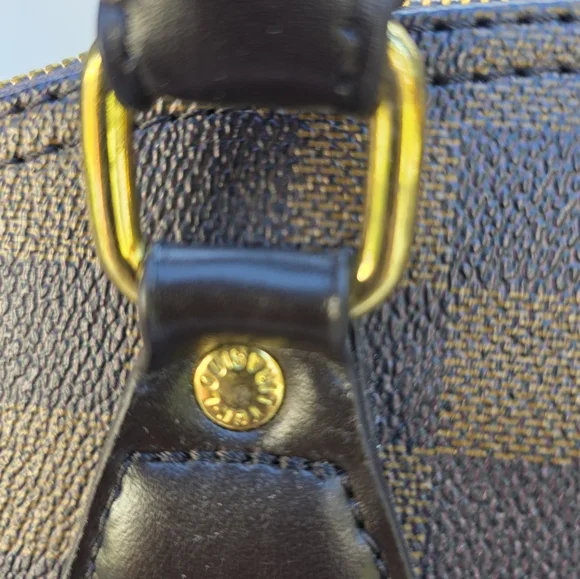 Elegant Brown Checkered Handbag - Picture 4 of 9